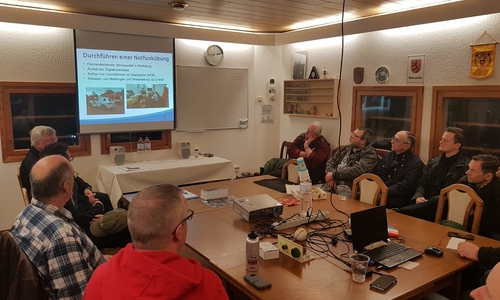 Die Reservistenkameradschaft Wolfsburg beim Besuch der Clubstation des Deutschen Amateur-Radio-Clubs Ortsverband Wolfsburg. Foto: DARC
