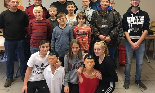 Die Teilnehmer des Erste Hilfe Kurses. Foto und Text: Simon Newbon 
