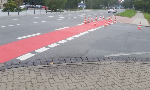 Wie hier im Bereich der Langen Straße wurden die Radweg-Markierungen in Wolfenbüttel an mehreren Stellen erneuert. Foto: Stadt Wolfenbüttel