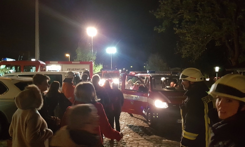 Mehr als 330 Reisende sind am gestrigen Abend im BAhnhof Meinersen gestrandet. Fotos: Schaffhauser, Samtgemeindepressesprecher