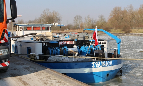 Wenn das Wasser weiter einläuft, droht das Schiff zu sinken. Fotos/Video: aktuell24(KR)