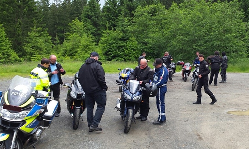 Die Polizeiinspektion Goslar führte am vergangenen Samstag, dem Tag der Verkehrssicherheit, eine Motorradkontrolle im Rahmen der Verkehrssicherheitsaktion "Sicher durch den Harz" durch. Fotos: Polizei Goslar 