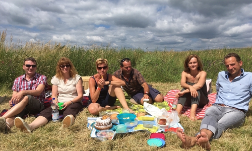 Leckere Snacks und wundervolle Musik bei strahlendem Sonnenschein - so macht Picknicken richtig Freude. Fotos: Eva Sorembik
