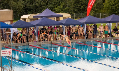 Punkt 12.00 Uhr werden die ersten Schwimmer zum 12-Stunden-Schwimmen ins Becken springen. Foto: Sportjugend Braunschweig