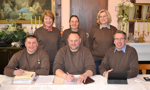 Von links: Vorsitzender Peer Narup, Heidemarie-Horn Narup und Birgit Olschenka Bienenabteilung, Stellvertreter Olaf Vokuhl, Kassenprüferin Claudia Strube, Thomas Strube Öffentlichkeits- und Projektbearbeitung. Foto: VUT-Hedeper