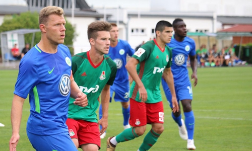 Mannschaftskapitän Julian Klamt (ganz links) köpfte das 1:0 in die Maschen. Foto: VFL