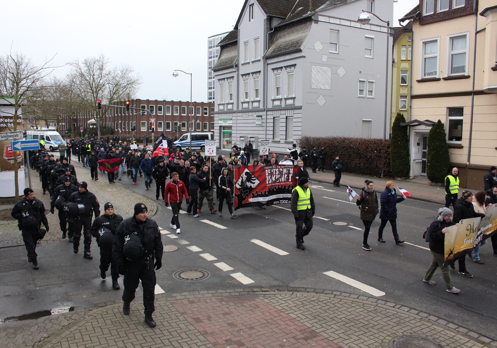 Laut des Peiner Bündnisses für Toleranz soll es im Zug nach Hannover zu einem Zwischenfall gekommen sein. Foto: Sandra Zecchino