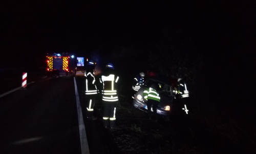 Die Feuerwehr beim früh morgendlichen Einsatz auf der A2. Foto: Gemeindefeuerwehr Lehre
