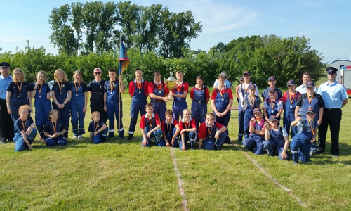 Samtgemeindejugendfeuerwehrwart Mirko Wogatzki, Jugendfeuerwehr Groß Sisbeck, Jugendfeuerwehr Groß Twülpstedt, Jugendfeuerwehr Danndorf, Fachbereichsleiter Wettbewerbe Benjamin Rose und Niklas Bleich (v. li.). Fotos: Feuerwehren der Samtgemeinde Velpke