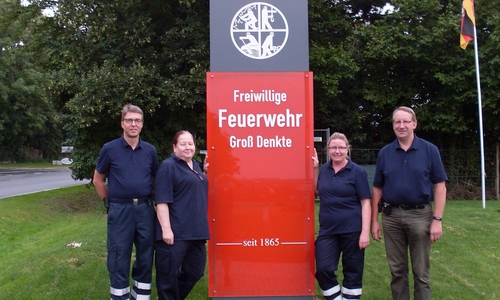 Von links: Ortsbrandmeister Joachim Oelmann, Gemeindejugendfeuerwehrwartin Andrea Thomas, die zukünftige Kinderfeuerwehrwartin Anja Steinke und der stellvertretende Ortsbrandmeister Wolfgang Hobohm. Foto: Privat