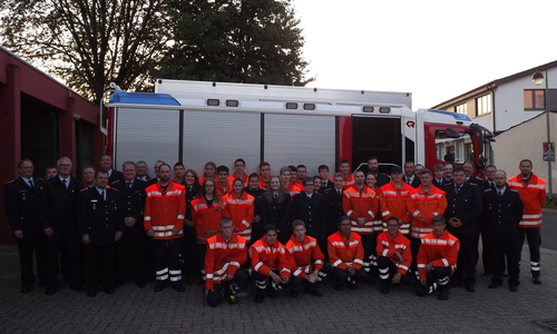 In über 70 Unterrichtsstunden wurden den neuen Feuerwehrleuten die Aufgaben des sogenannten Truppmitgliedes ausführlich vermittelt. Fotos: Kristina Heine