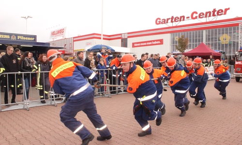 Dieter Asche organisiert jährlich das Feuerwehr-Pulling in Wolfenbüttel. Nun sucht er eine Partner-Feuerwehr die ihn dabei unterstützt. Foto: