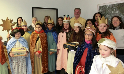 Segensreich: Die Sternsinger machten in der  Detmeroder Sprechtelle halt. Foto: Ralf Mühlisch
