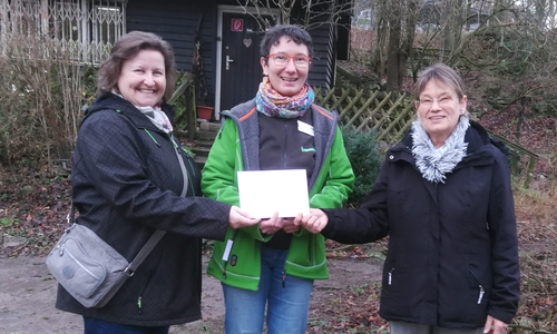 Martina Breier, Brigitte Hahnheiser vom Raiffeisen-Markt , Marianne Blisse. Foto: Förderverein