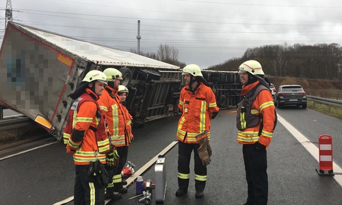 Der LKW wurde ein Opfer des starken Windes. Fotos und Video: aktuell24/BM