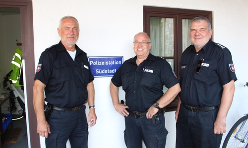 Rolf Knoke mit Nachfolger Holger Walkling und Henning Franke, Stationsleiter Heidberg (v. li.). Fotos und Podcast: Alexander Dontscheff