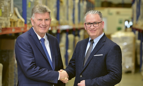 Firmengründer Karl-Heinz Dörhage übergibt die Unternehmensleitung an seinen Sohn Lars Dörhage. Foto: Med-X-Press