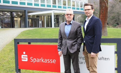 Michael Senft und Marcel Schmidt (re.). Foto: Sparkasse Hildesheim Goslar Peine
