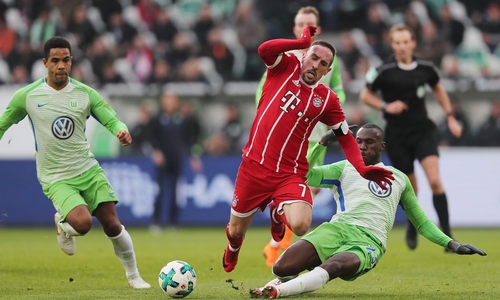 Josuha Guilavogui (re.) kann nicht nur Tacklings, sondern glänzte am Donnerstag auch mit einem Tor. Foto: Agentur Hübner/Archiv