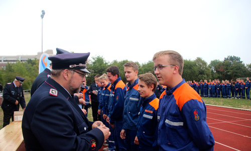 Voller Stolz können nun rund 50 Jugendliche aus Braunschweig die Leistungsspange auf ihrer Uniform tragen. Foto: Stadt Braunschweig
