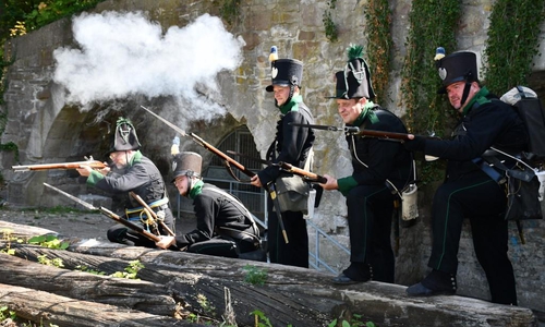 Das Herzoglich-Braunschweigische-Feldkorps beim Reenactment in Wolfenbüttel. Fotos: Andreas Meißler