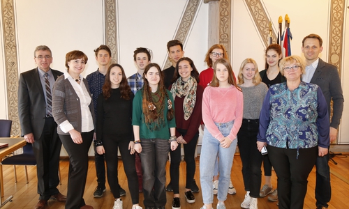 Bürgermeister Thomas Pink (li.) begrüßte die Gäste aus Russland im Rathaus. Foto: Stadt Wolfenbüttel/RAE