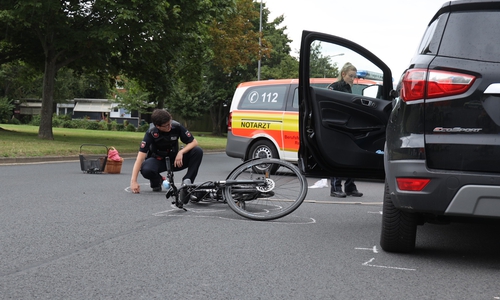 Die Polizei ermittelt am Unfallort. Fotos Rudolf Karliczek