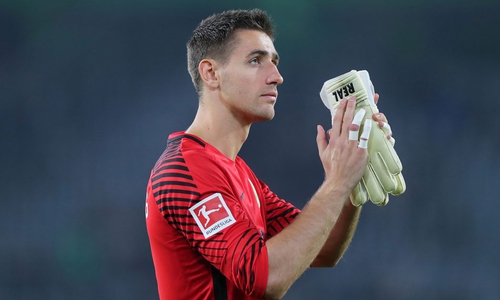 Absoluter Rückhalt für den VfL Wolfsburg und nun länger verletzt: Koen Casteels. Foto: Agentur Hübner