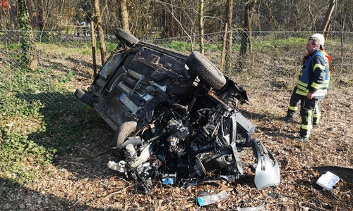 Der Wagen wurde schwer beschädigt. Fotos und Video: aktuell24/Kr