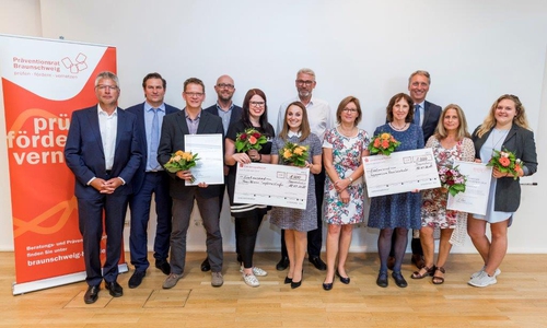 Der Präventionsrat mit den Preisträgern. Foto: Polizei