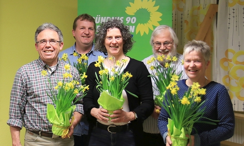 Der neue Vorstand der Sickter Grünen (von links): Karlheinz Pfeiff, Andre Hinrichs, Michael Ratzkowsky, Christiane Wagner-Judith sowie Bundestagskandidatin Ghalia El Boustami (Mitte). Es fehlt Holger Barkhau. Foto: I. Wrede
