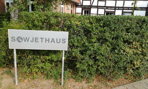 Der runde Tisch fand im Sowjethaus in Dibbesdorf statt. Foto: Alexander Panknin