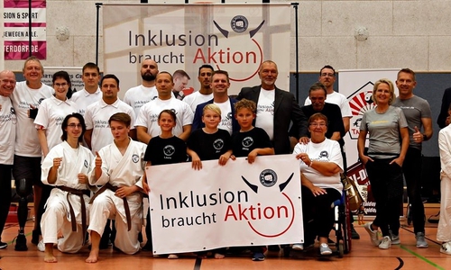 Botschafter und Funktionäre bei der Eröffnung von 'Inklusion braucht Aktion'. Foto: Martial Arts Group e.V.