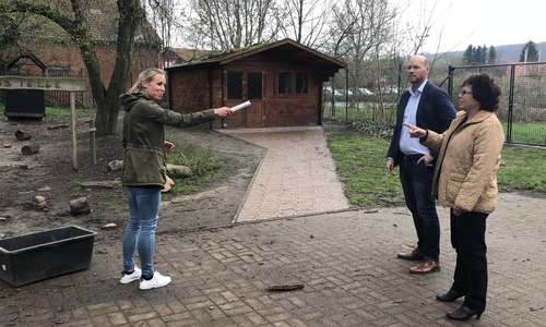 Sabrina Röttger, Leiterin der Kita Vieneburg, Martin Mahnkopf und Renate Lucksch. Foto: SPD