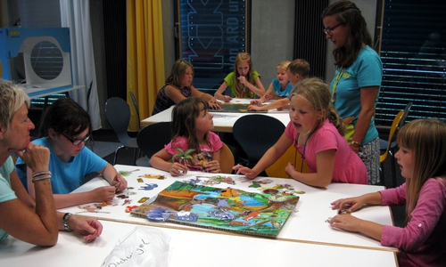 Kinder erfinden eine Geschichte beim KIKA. Foto:  Peter Illner