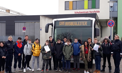 Raman Ahmad, Gentrit Behrami, Jeremy Bösche, Matwej Dorsch, Caner Giyim, Halil Kocaoglu, Luisa Koloska, Maria Nawa, Nikita Peters, Noah Peters, Lars Pietschmann, Rukije Shala und Norman Ühleke haben die Ausbildung absolviert. Foto: Polizei