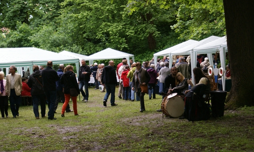Auch in diesem Jahr darf das beliebte Mühlenfest Schladen an Pfingsten nicht fehlen. Aktuell gibt es noch freie Standplätze beim Flohmarkt. Symbolfoto: Anke Donner