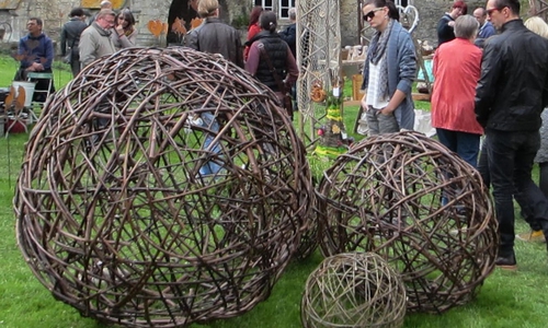 Am 1. Mai öffnet der 8. Kunsthandwerkermarkt auf dem Rittergut Veltheim seine Türen. Foto: privat