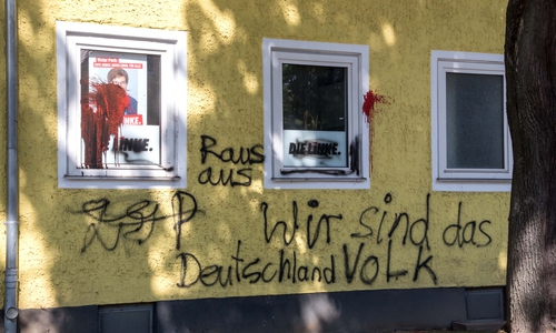 Die Parteibüros von Linken und CDU in Lebenstedt wurden mit Farbe beschmiert. Fotos: Rudolf Karliczek