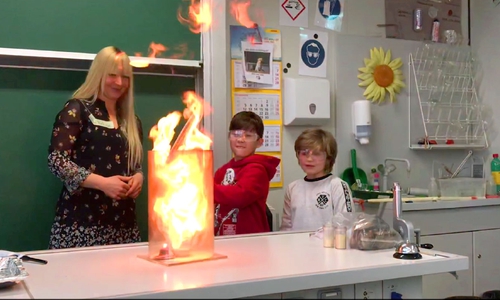 Feurige Experimente. Foto: AGG