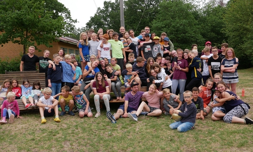 Die vielen Kinder und Jugendliche im Zeltlager in Eltze. Foto: Jugendpflege Vechelde