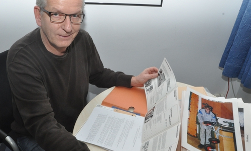 Axel Koßmann wühlt sich derzeit durch Unterlagen aus der
Gründungszeit des Wolfenbütteler Lebenshilfe-Vereins. Foto: Lebenshilfe