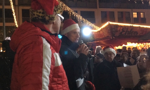 Bürgermeister Stefan Klein eröffnete den Weihnachtsmarkt in Salzgitter-Lebenstedt. Fotos/Video: Frederick Becker