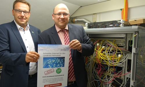 Samtgemeinde Grasleben, v.l. Samtgemeindebürgermeister Gero Janze und Thomas Koluszniewski (stellv. Referatsleiter Digitale Infrastruktur-Breitband beim Landkreis Helmstedt). Foto: Samtgemeinde Grasleben