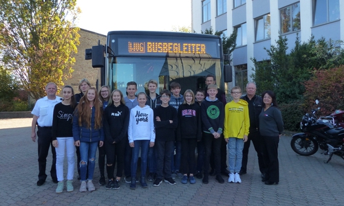 Die Gruppe der Busbegleiter. Foto: Polizei Wolfsburg