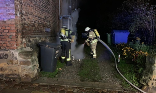 Die Feuerwehrleute im Einsatz.

Foto: Ortsfeuerwehr Helmstedt