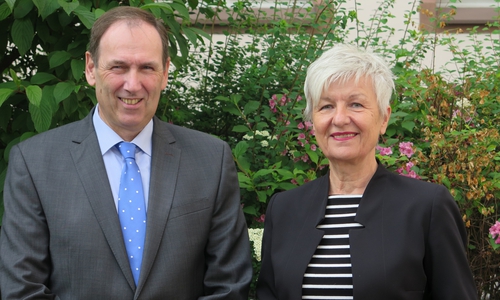 Landrätin Christiana Steinbrügge begrüßt Tiefbau-Werksleiter Torsten Ruhe in der Landkreis-Verwaltung. Foto: Landkreis Wolfenbüttel