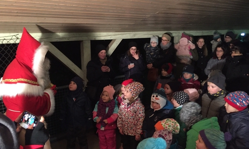 Der Nikolaus machte auch im Regenbogenkindergarten Halt. Foto: Gemeinde Lehre