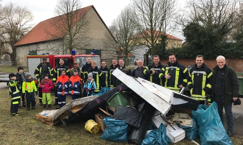Auch in Salzdahlum wude gestern aufgeräumt. Foto: Ralf Archilles