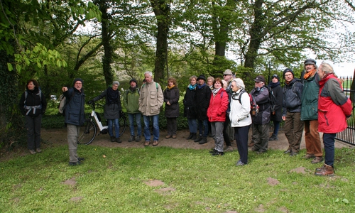 Die Teilnehmer auf der historischen Wanderung im vergangenem Jahr. Foto: Grüne